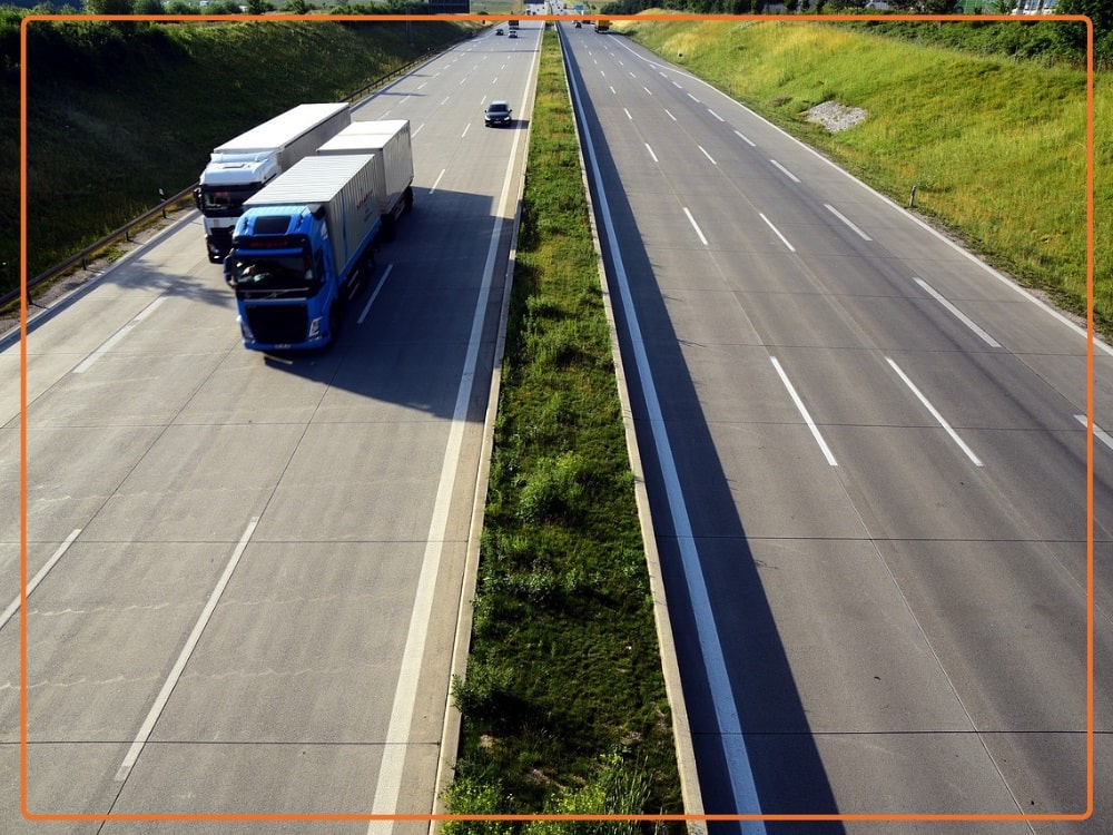 Ciężarówki w transporcie ciężkim. 